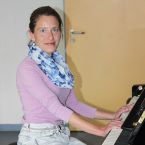 Lehrerin für Klavier